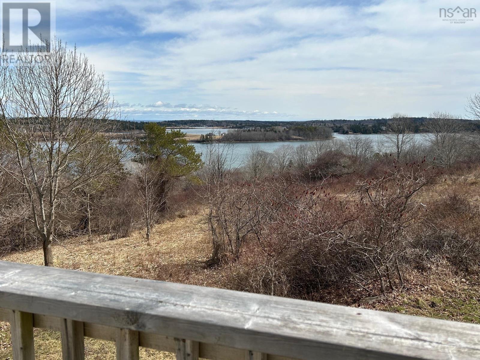 205 Lawrence Street, Lunenburg, Nova Scotia  B0J 1C0 - Photo 9 - 202503101