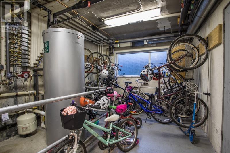 Listing Picture 19 of 20 : 104 1075 W 13TH AVENUE, Vancouver / 溫哥華 - 魯藝地產 Yvonne Lu Group - MLS Medallion Club Member