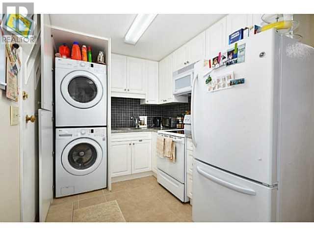 Listing Picture 15 of 28 : 3058 W 12TH AVENUE, Vancouver / 溫哥華 - 魯藝地產 Yvonne Lu Group - MLS Medallion Club Member