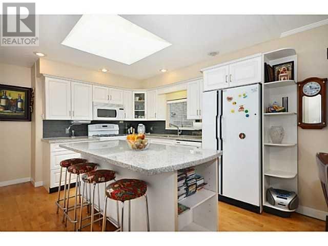 Listing Picture 6 of 28 : 3058 W 12TH AVENUE, Vancouver / 溫哥華 - 魯藝地產 Yvonne Lu Group - MLS Medallion Club Member