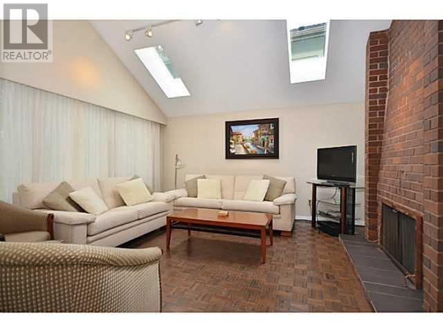 Listing Picture 4 of 28 : 3058 W 12TH AVENUE, Vancouver / 溫哥華 - 魯藝地產 Yvonne Lu Group - MLS Medallion Club Member