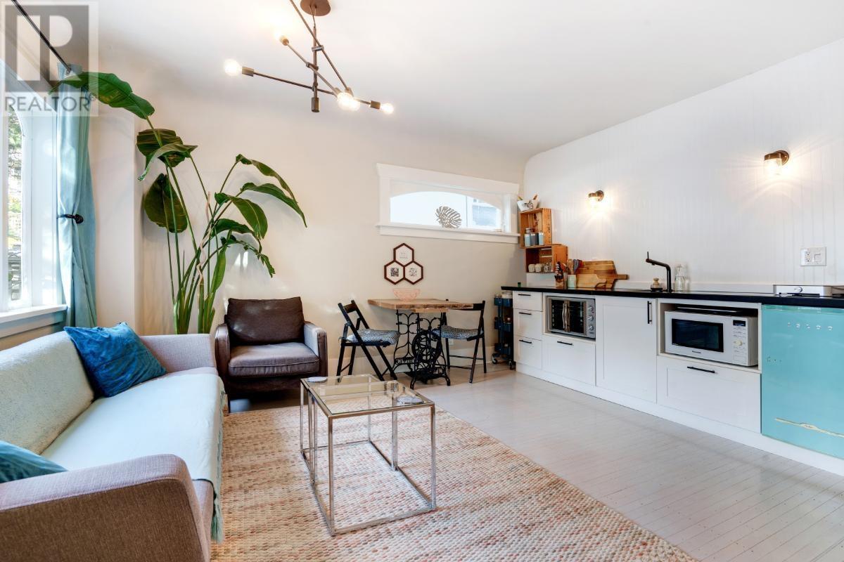 Listing Picture 2 of 40 : 3541 W 14TH AVENUE, Vancouver / 溫哥華 - 魯藝地產 Yvonne Lu Group - MLS Medallion Club Member