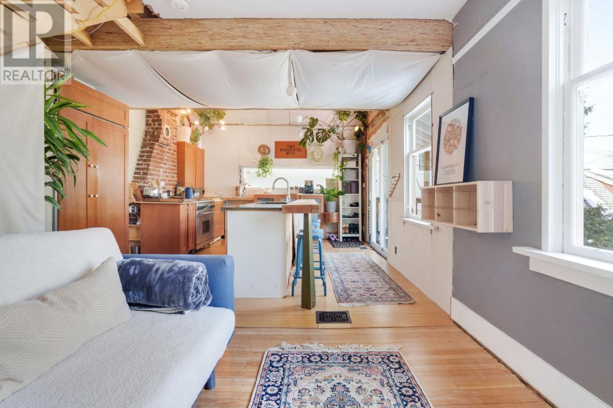 Listing Picture 25 of 40 : 3541 W 14TH AVENUE, Vancouver / 溫哥華 - 魯藝地產 Yvonne Lu Group - MLS Medallion Club Member