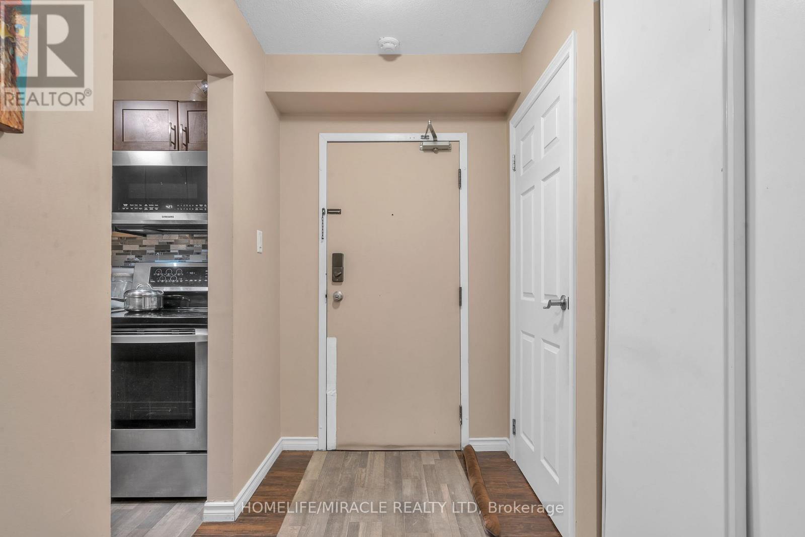 Photo 5 of 26 for 305 - 731 Deveron Crescent