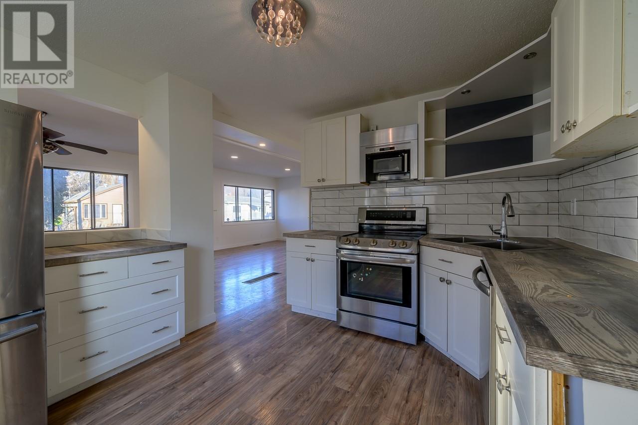 Property at 230 FAIRVIEW Avenue image 3