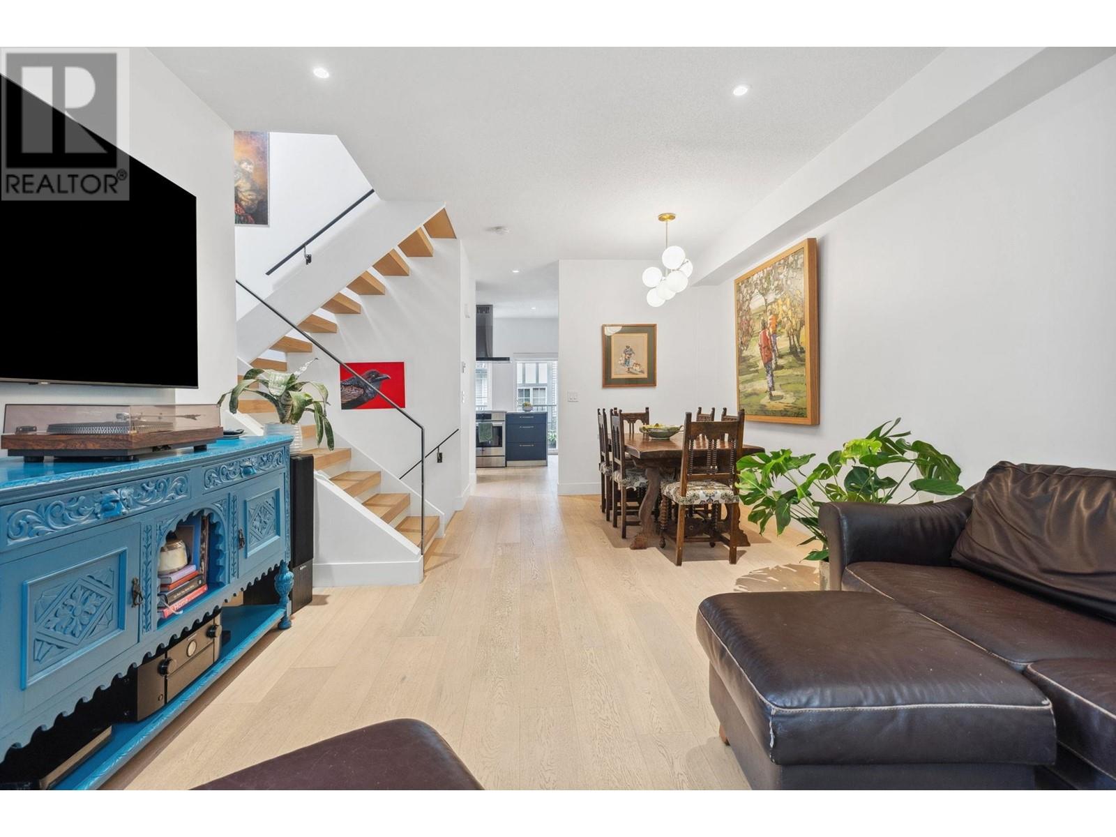 Listing Picture 3 of 35 : 1 8533 CUMBERLAND PLACE, Burnaby / 本拿比 - 魯藝地產 Yvonne Lu Group - MLS Medallion Club Member