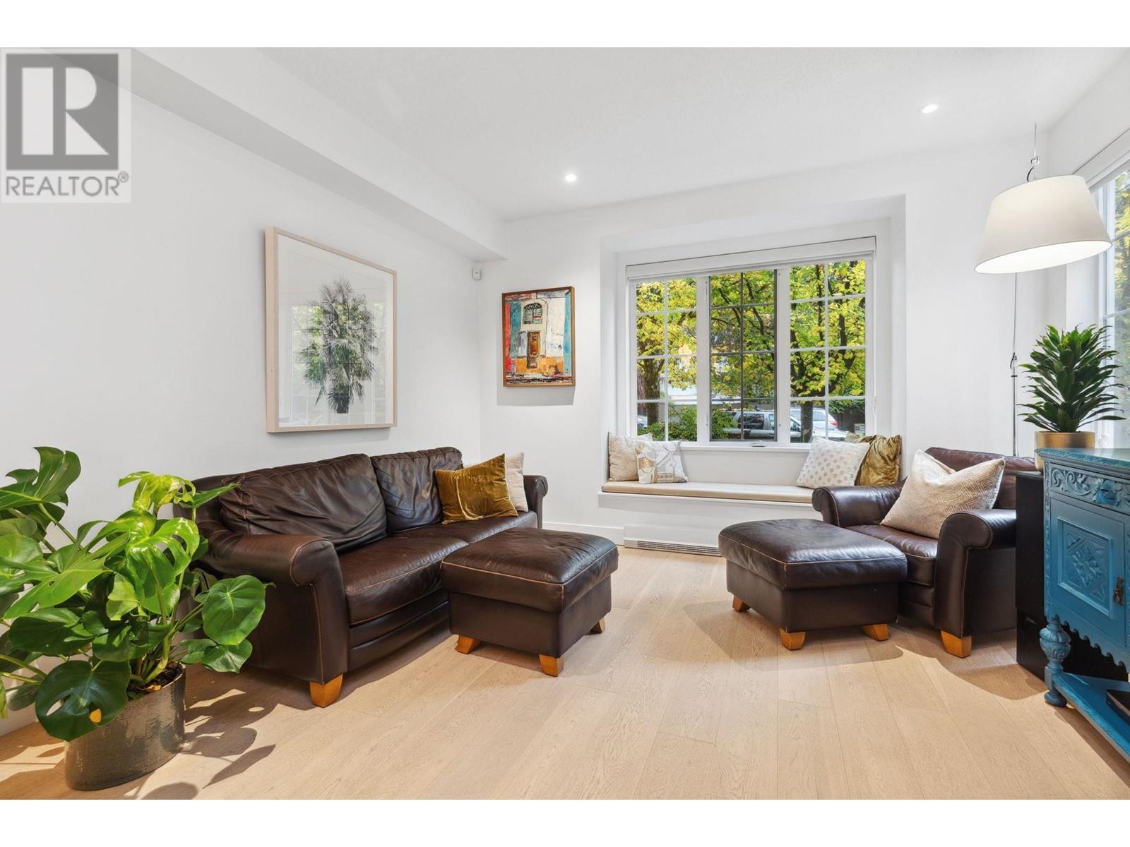 Listing Picture 4 of 35 : 1 8533 CUMBERLAND PLACE, Burnaby / 本拿比 - 魯藝地產 Yvonne Lu Group - MLS Medallion Club Member