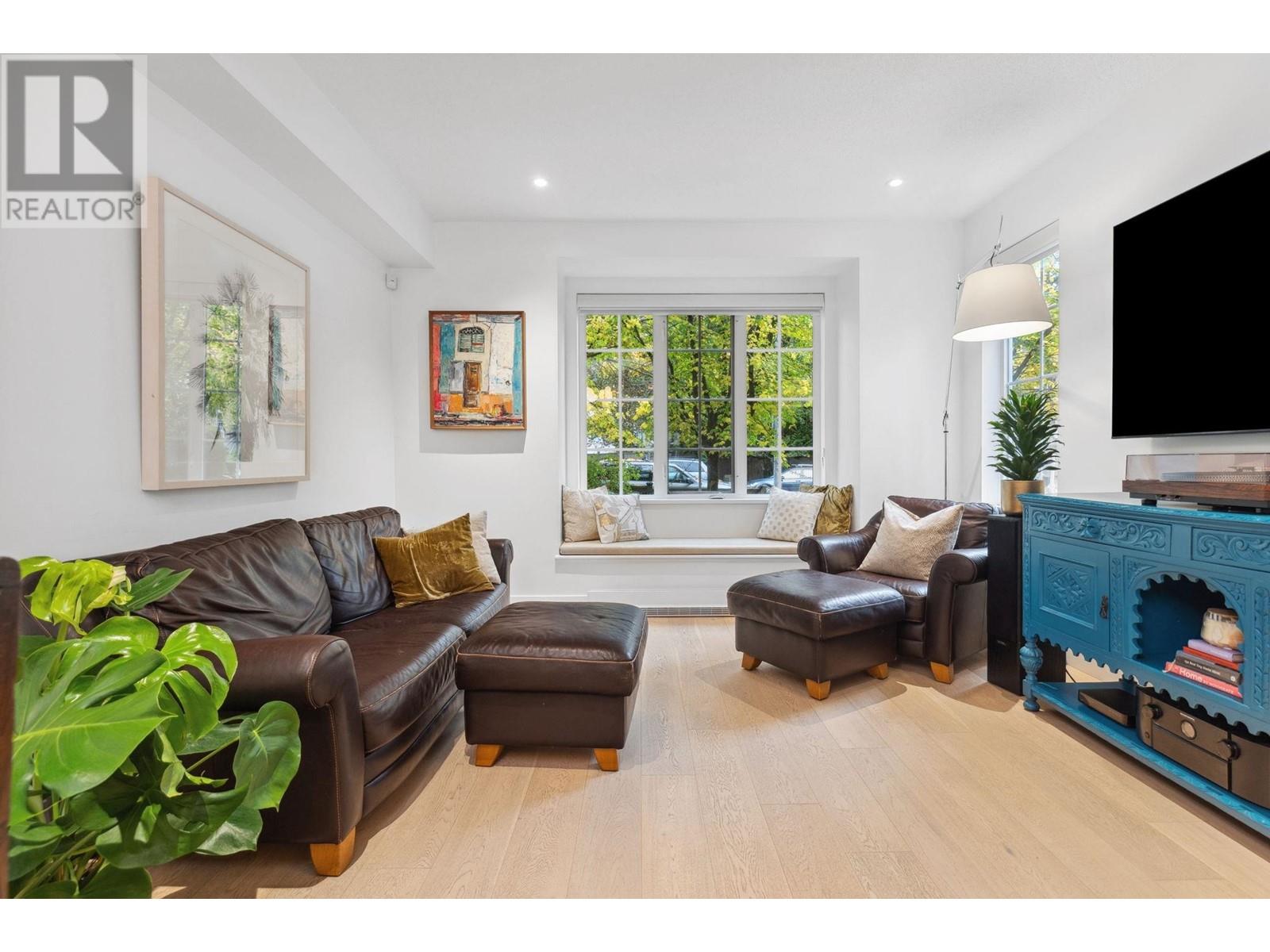 Listing Picture 5 of 35 : 1 8533 CUMBERLAND PLACE, Burnaby / 本拿比 - 魯藝地產 Yvonne Lu Group - MLS Medallion Club Member