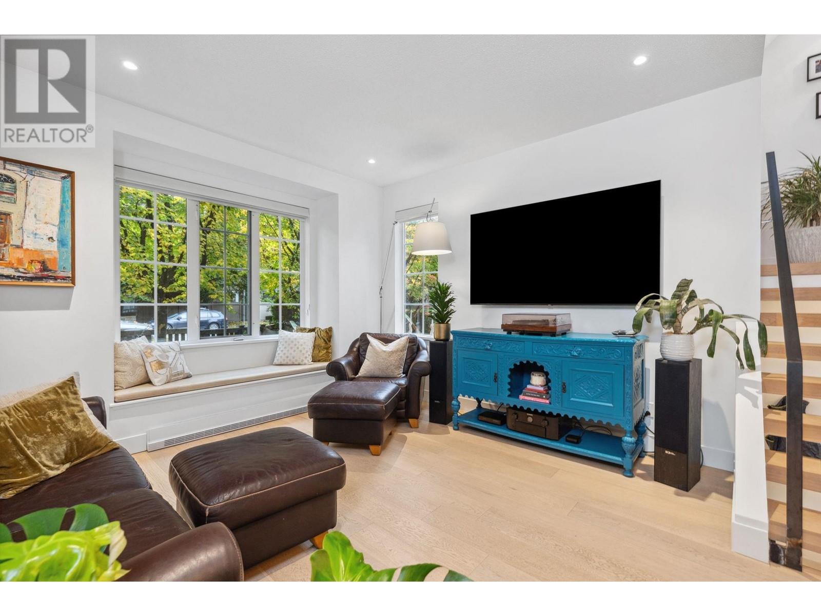 Listing Picture 6 of 35 : 1 8533 CUMBERLAND PLACE, Burnaby / 本拿比 - 魯藝地產 Yvonne Lu Group - MLS Medallion Club Member