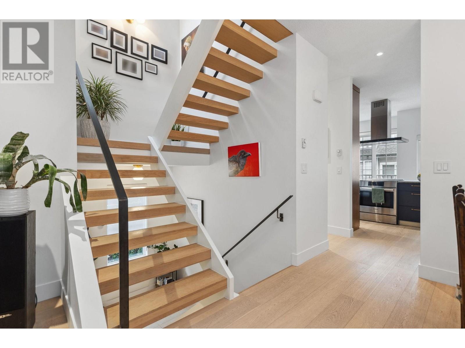 Listing Picture 7 of 35 : 1 8533 CUMBERLAND PLACE, Burnaby / 本拿比 - 魯藝地產 Yvonne Lu Group - MLS Medallion Club Member
