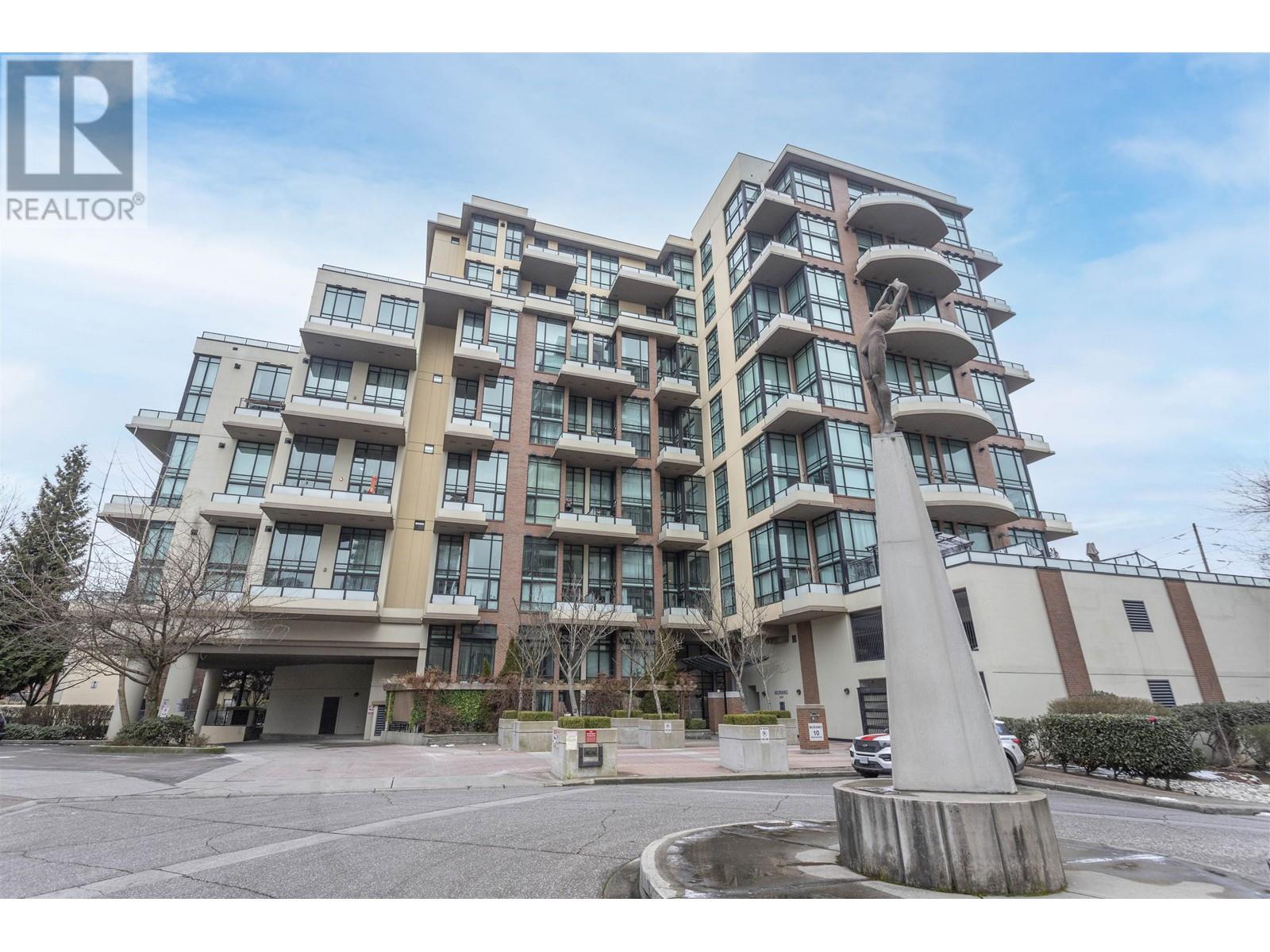 305 10 RENAISSANCE SQUARE, new westminster, British Columbia
