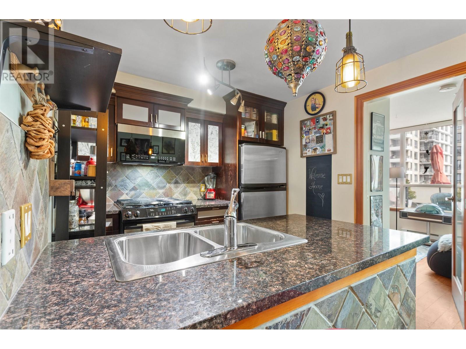 305 10 Renaissance Square, New Westminster, British Columbia  V3M 1B1 - Photo 13 - R2967557