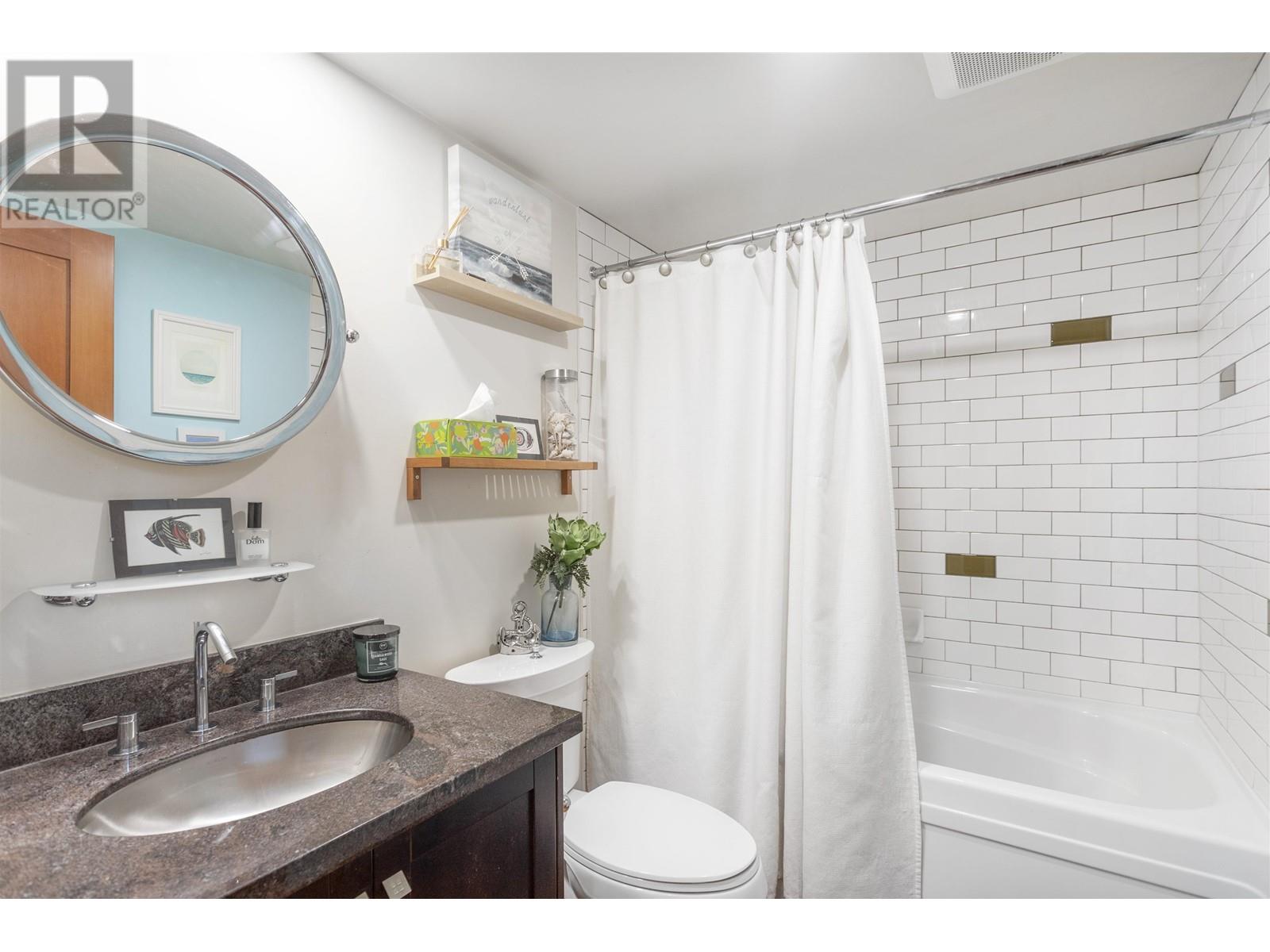 305 10 Renaissance Square, New Westminster, British Columbia  V3M 1B1 - Photo 17 - R2967557