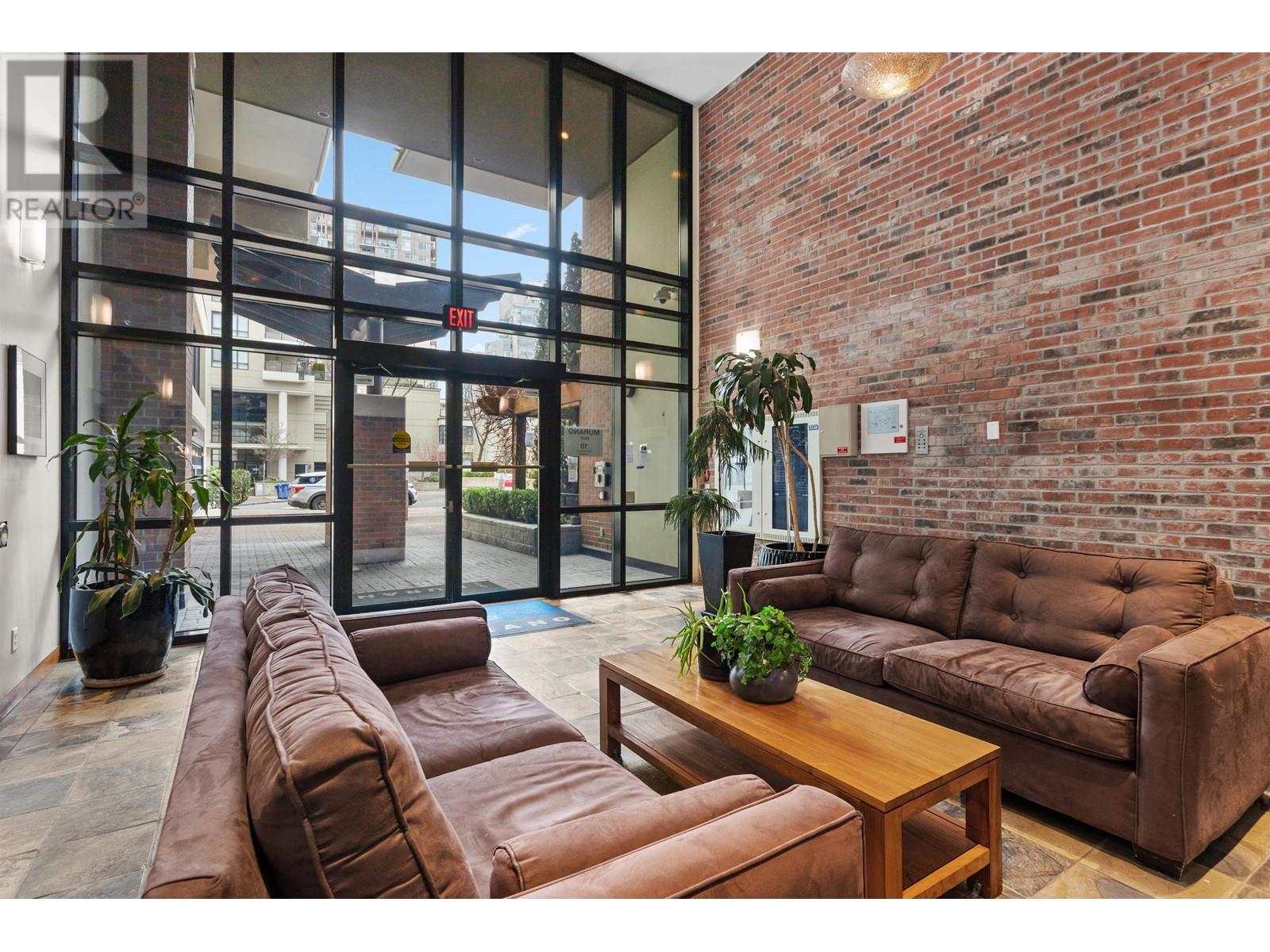 305 10 Renaissance Square, New Westminster, British Columbia  V3M 1B1 - Photo 4 - R2967557