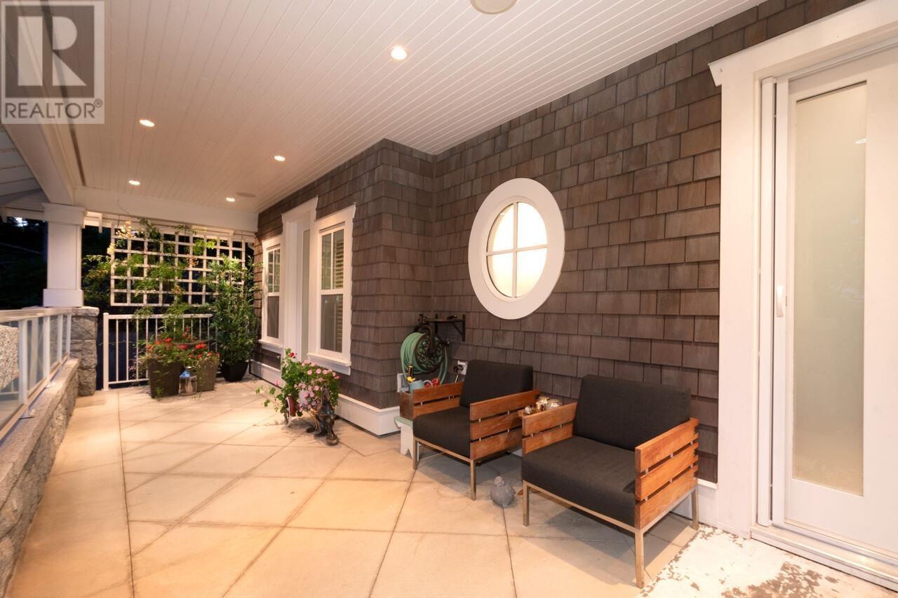 2511 Lawson Avenue, West Vancouver, British Columbia  V7V 2G1 - Photo 3 - R2967551
