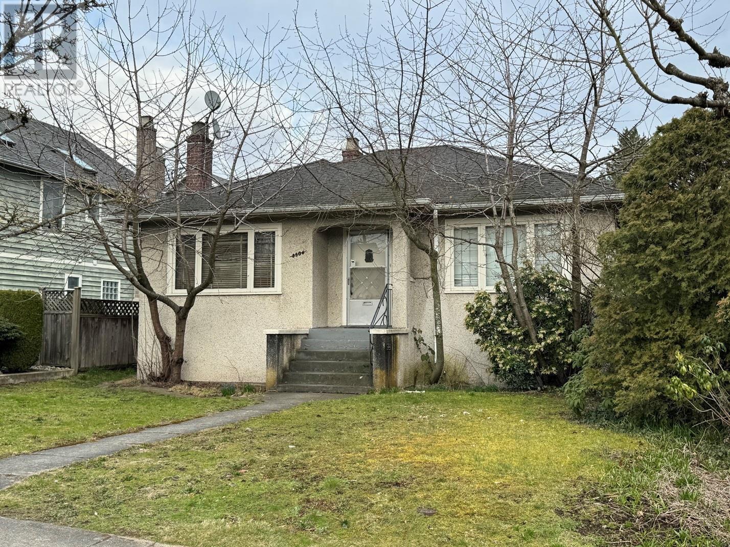 8504 Montcalm Street, Vancouver, British Columbia  V6P 4P7 - Photo 1 - R2967561