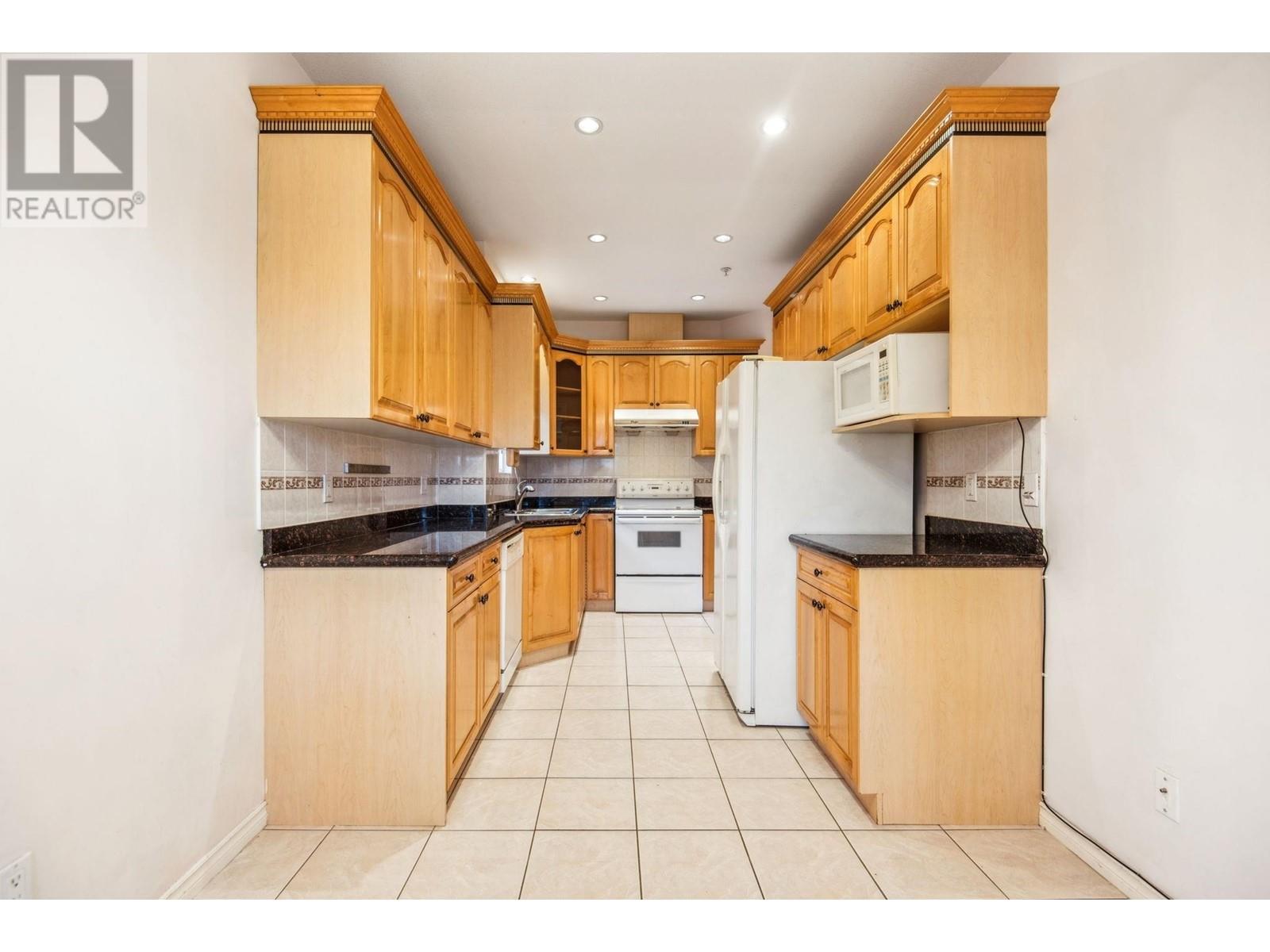 Listing Picture 10 of 36 : 1988 NANAIMO STREET, Vancouver / 溫哥華 - 魯藝地產 Yvonne Lu Group - MLS Medallion Club Member