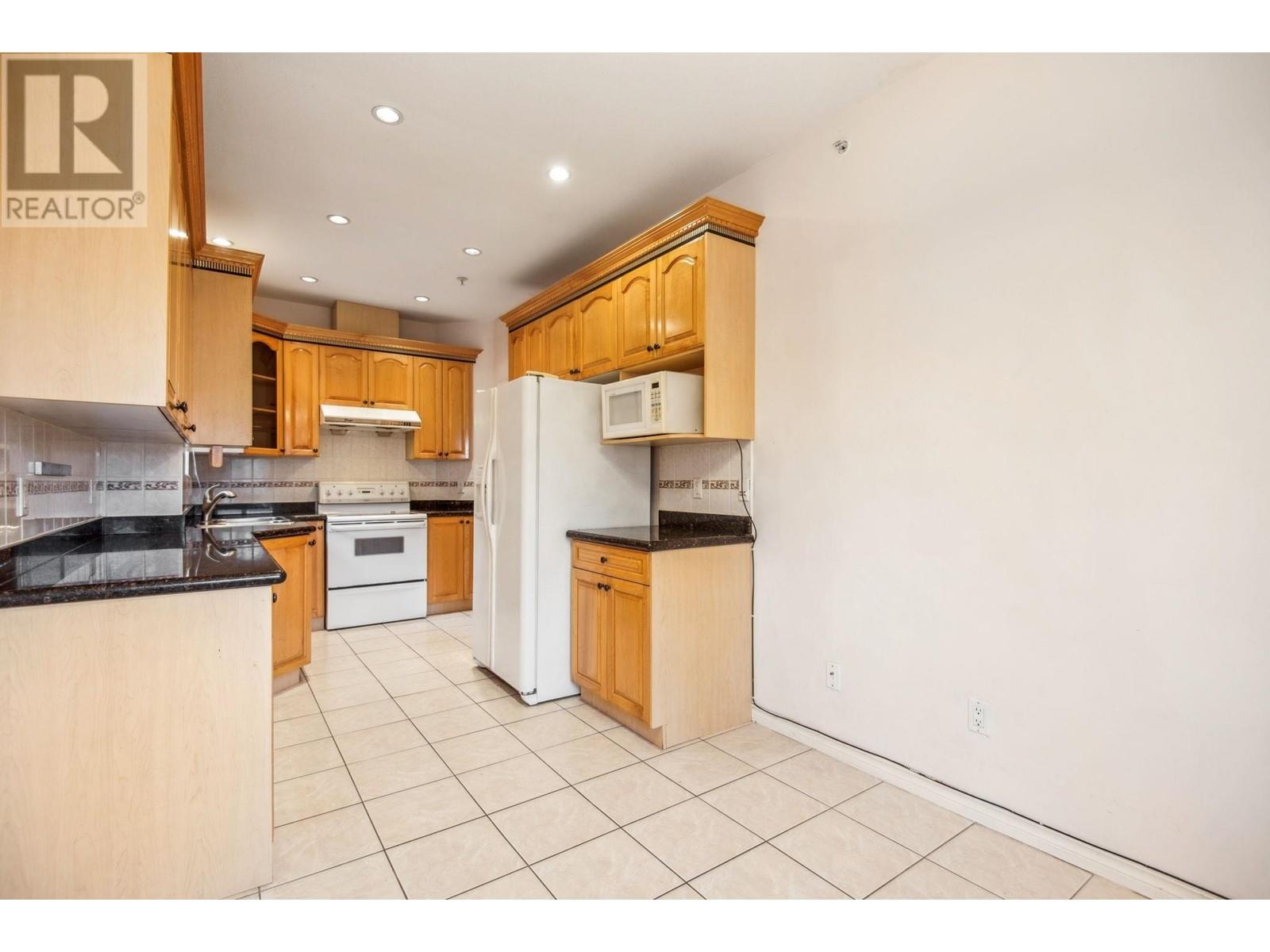 Listing Picture 11 of 36 : 1988 NANAIMO STREET, Vancouver / 溫哥華 - 魯藝地產 Yvonne Lu Group - MLS Medallion Club Member