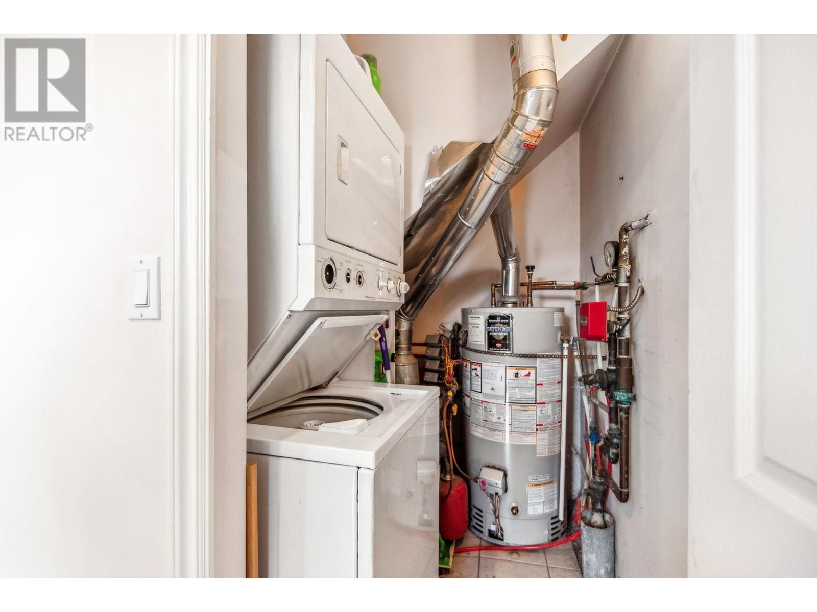 Listing Picture 20 of 36 : 1988 NANAIMO STREET, Vancouver / 溫哥華 - 魯藝地產 Yvonne Lu Group - MLS Medallion Club Member