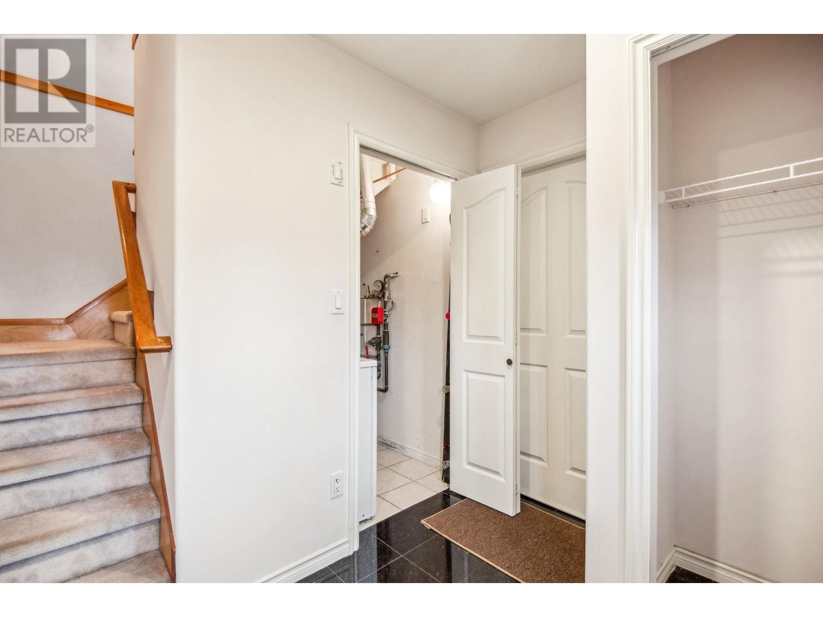 Listing Picture 21 of 36 : 1988 NANAIMO STREET, Vancouver / 溫哥華 - 魯藝地產 Yvonne Lu Group - MLS Medallion Club Member