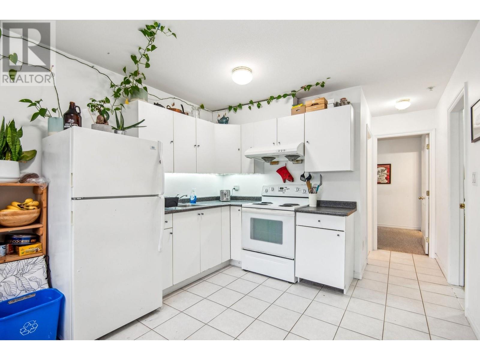 Listing Picture 24 of 36 : 1988 NANAIMO STREET, Vancouver / 溫哥華 - 魯藝地產 Yvonne Lu Group - MLS Medallion Club Member