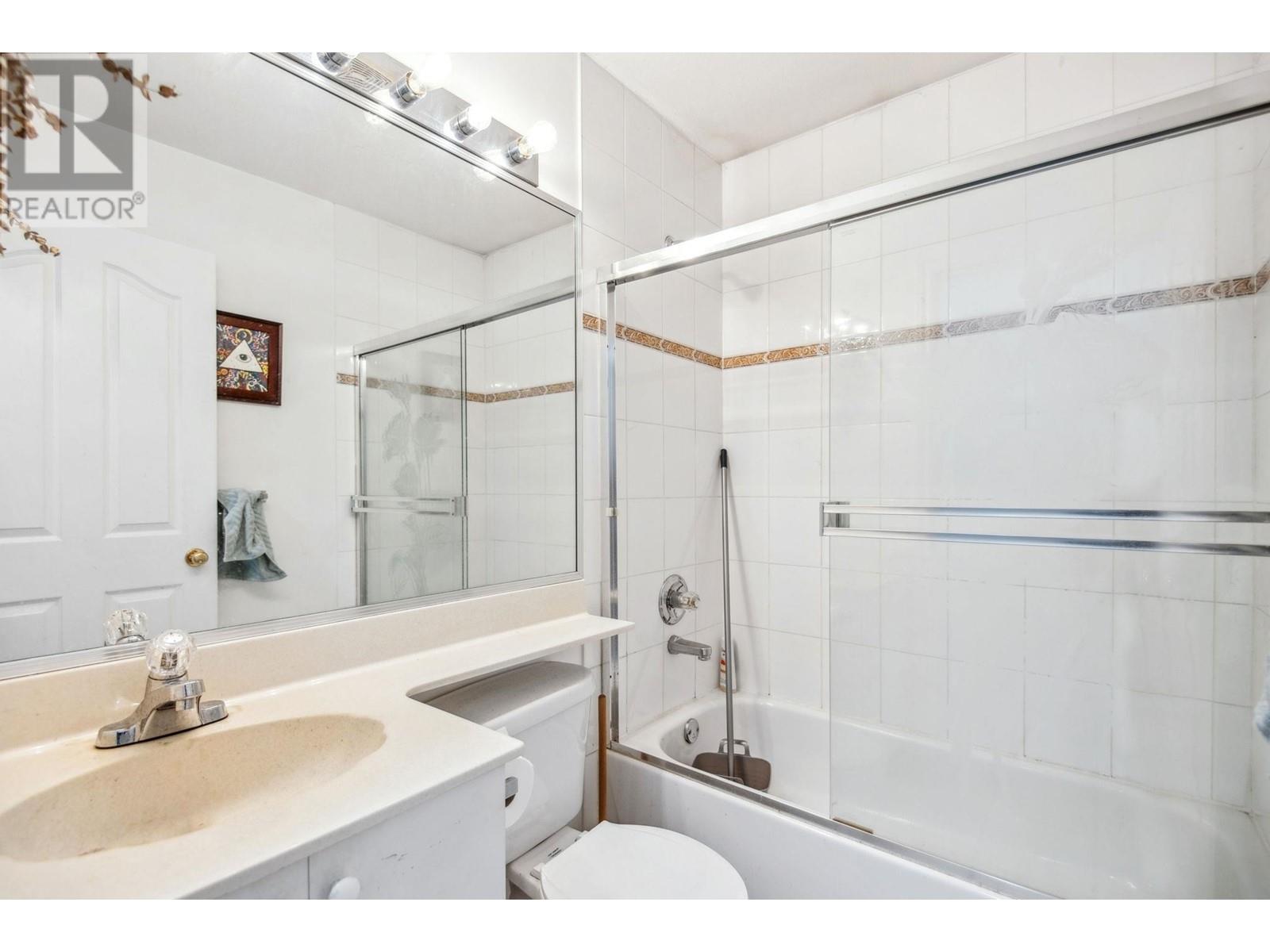 Listing Picture 28 of 36 : 1988 NANAIMO STREET, Vancouver / 溫哥華 - 魯藝地產 Yvonne Lu Group - MLS Medallion Club Member