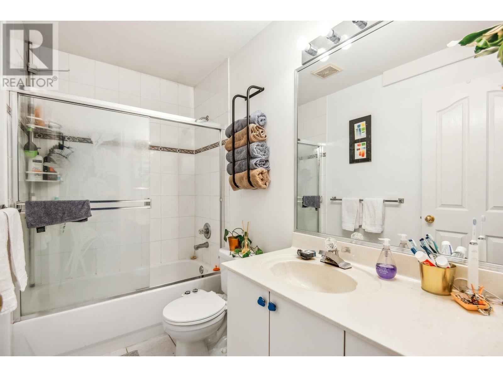 Listing Picture 31 of 36 : 1988 NANAIMO STREET, Vancouver / 溫哥華 - 魯藝地產 Yvonne Lu Group - MLS Medallion Club Member