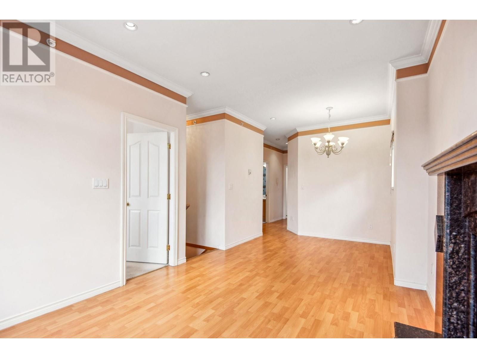 Listing Picture 6 of 36 : 1988 NANAIMO STREET, Vancouver / 溫哥華 - 魯藝地產 Yvonne Lu Group - MLS Medallion Club Member