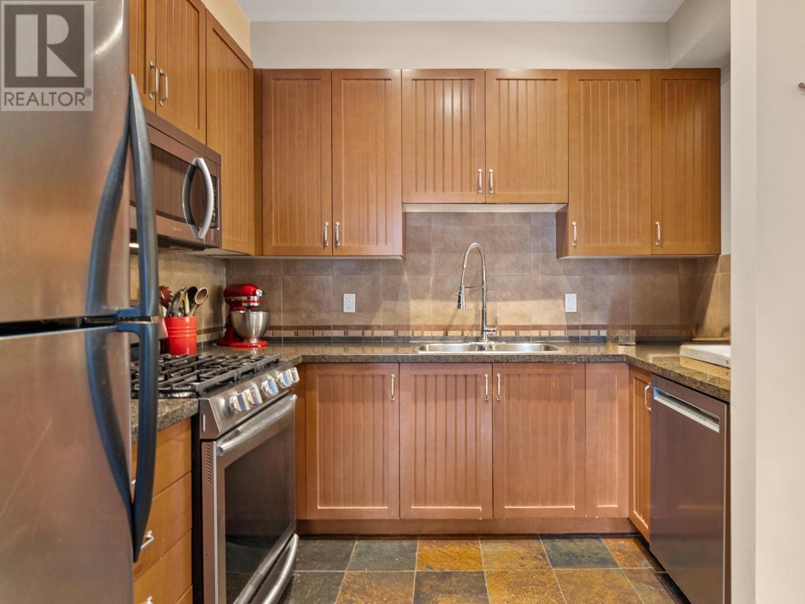 Listing Picture 12 of 36 : 22 6300 LONDON ROAD, Richmond / 烈治文 - 魯藝地產 Yvonne Lu Group - MLS Medallion Club Member