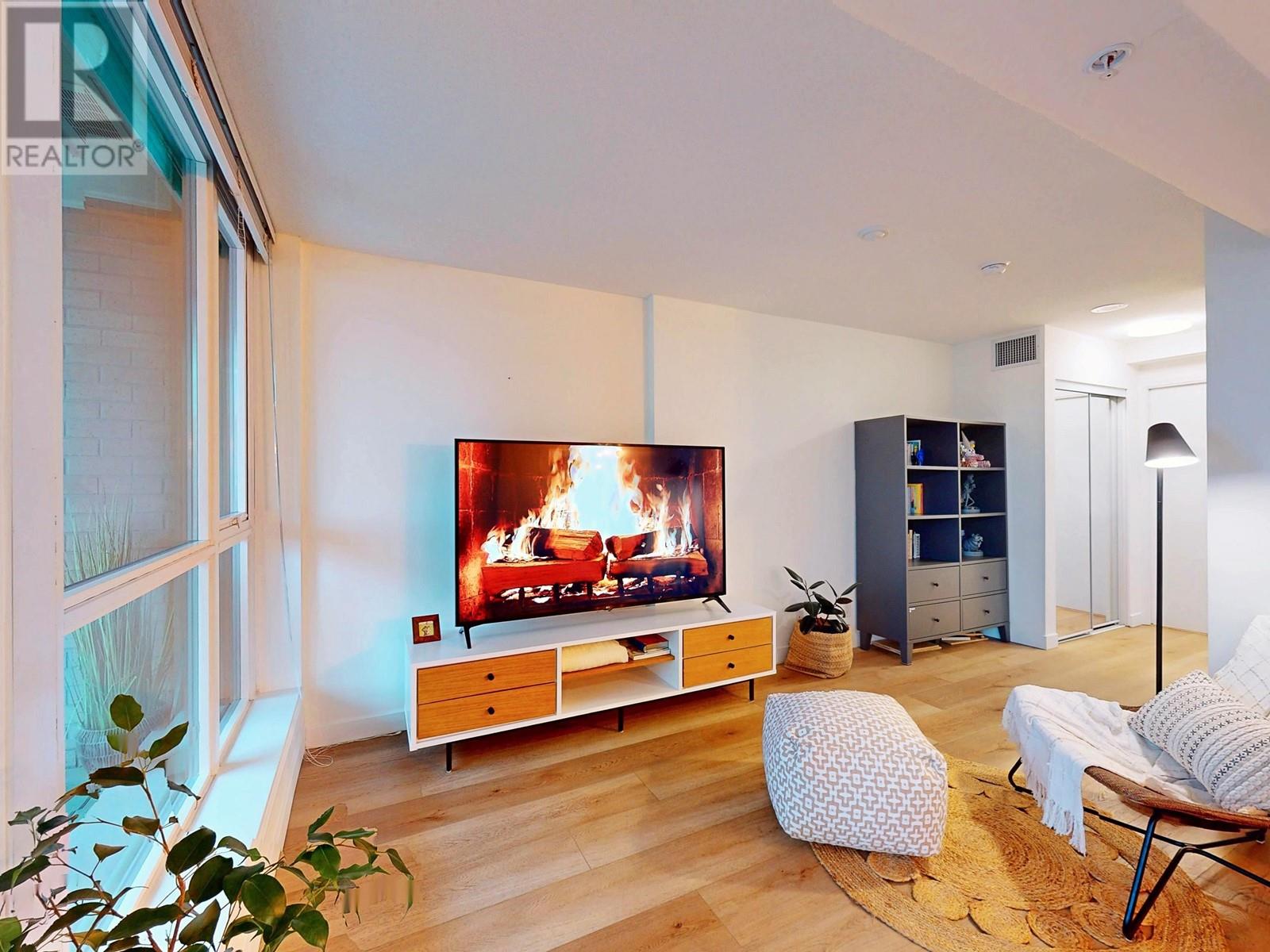 303 188 E Esplanade, North Vancouver, British Columbia  V7L 4Y1 - Photo 8 - R2964178