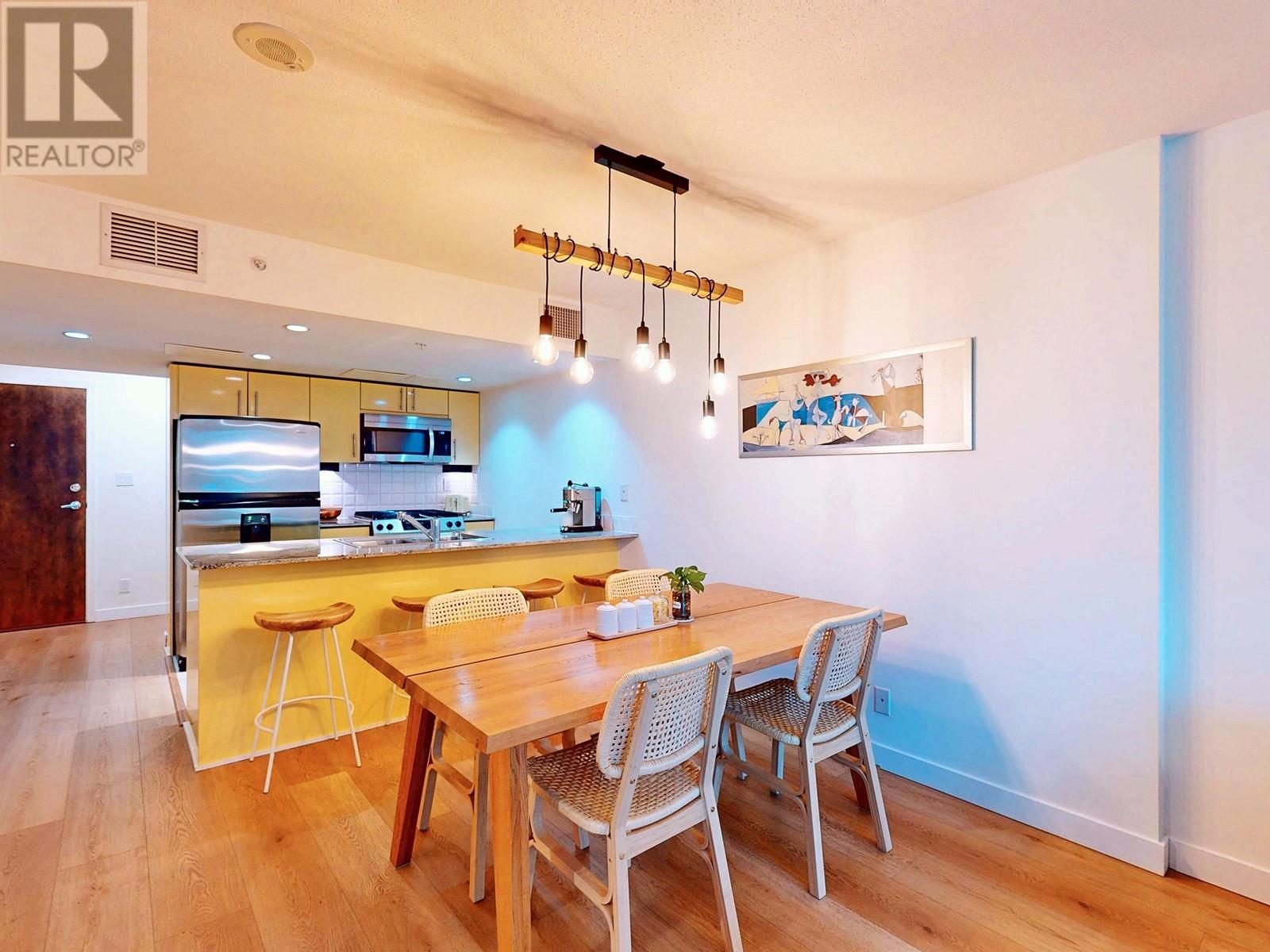 303 188 E Esplanade, North Vancouver, British Columbia  V7L 4Y1 - Photo 9 - R2964178