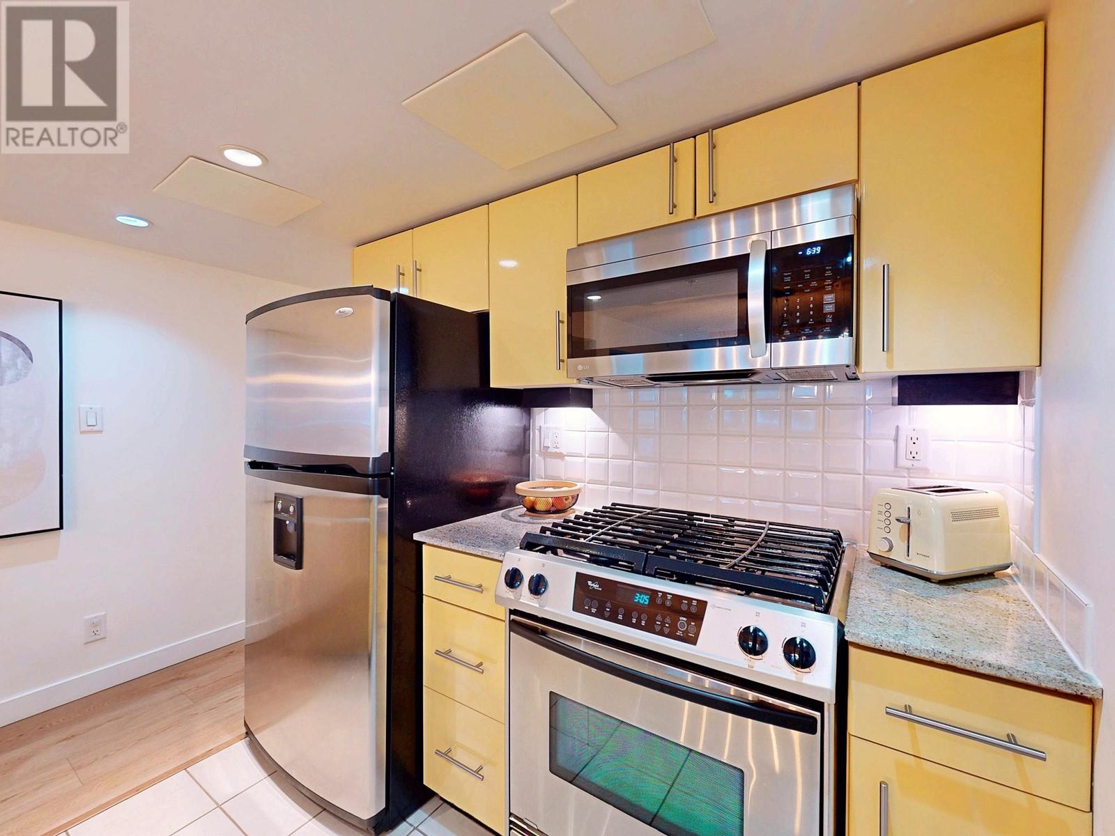303 188 E Esplanade, North Vancouver, British Columbia  V7L 4Y1 - Photo 10 - R2964178