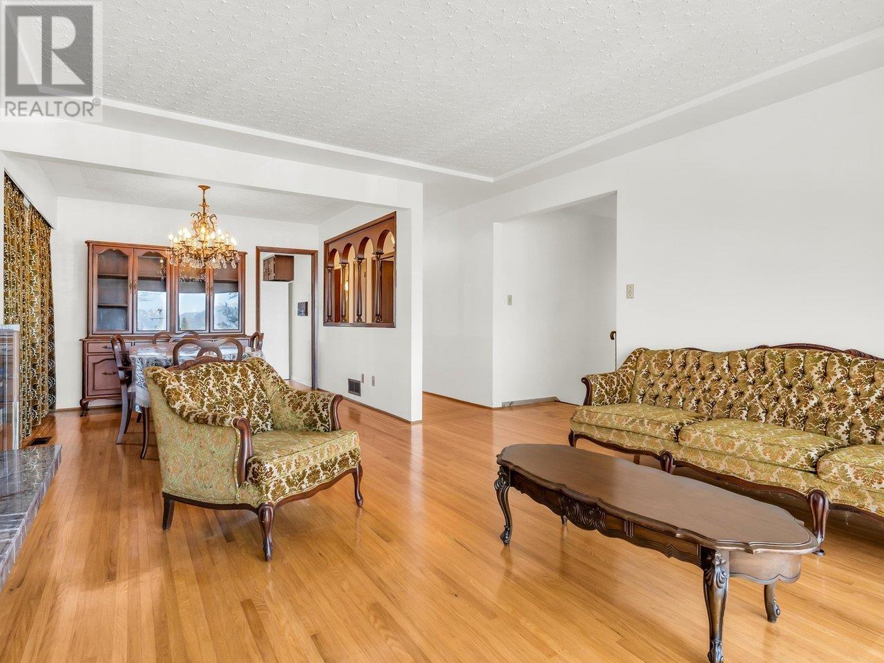 Listing Picture 10 of 40 : 3430 E 22ND AVENUE, Vancouver / 溫哥華 - 魯藝地產 Yvonne Lu Group - MLS Medallion Club Member