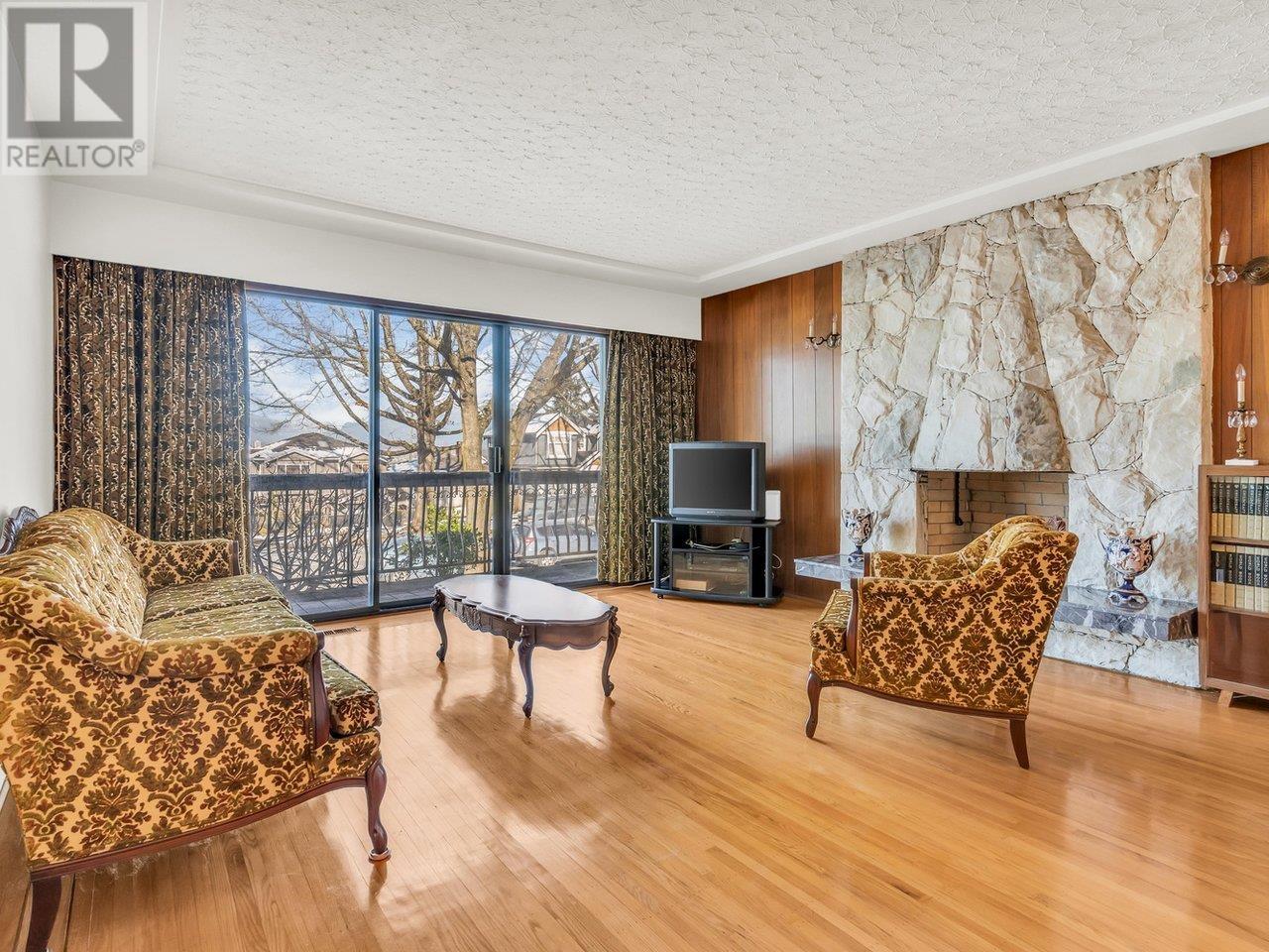 Listing Picture 8 of 40 : 3430 E 22ND AVENUE, Vancouver / 溫哥華 - 魯藝地產 Yvonne Lu Group - MLS Medallion Club Member