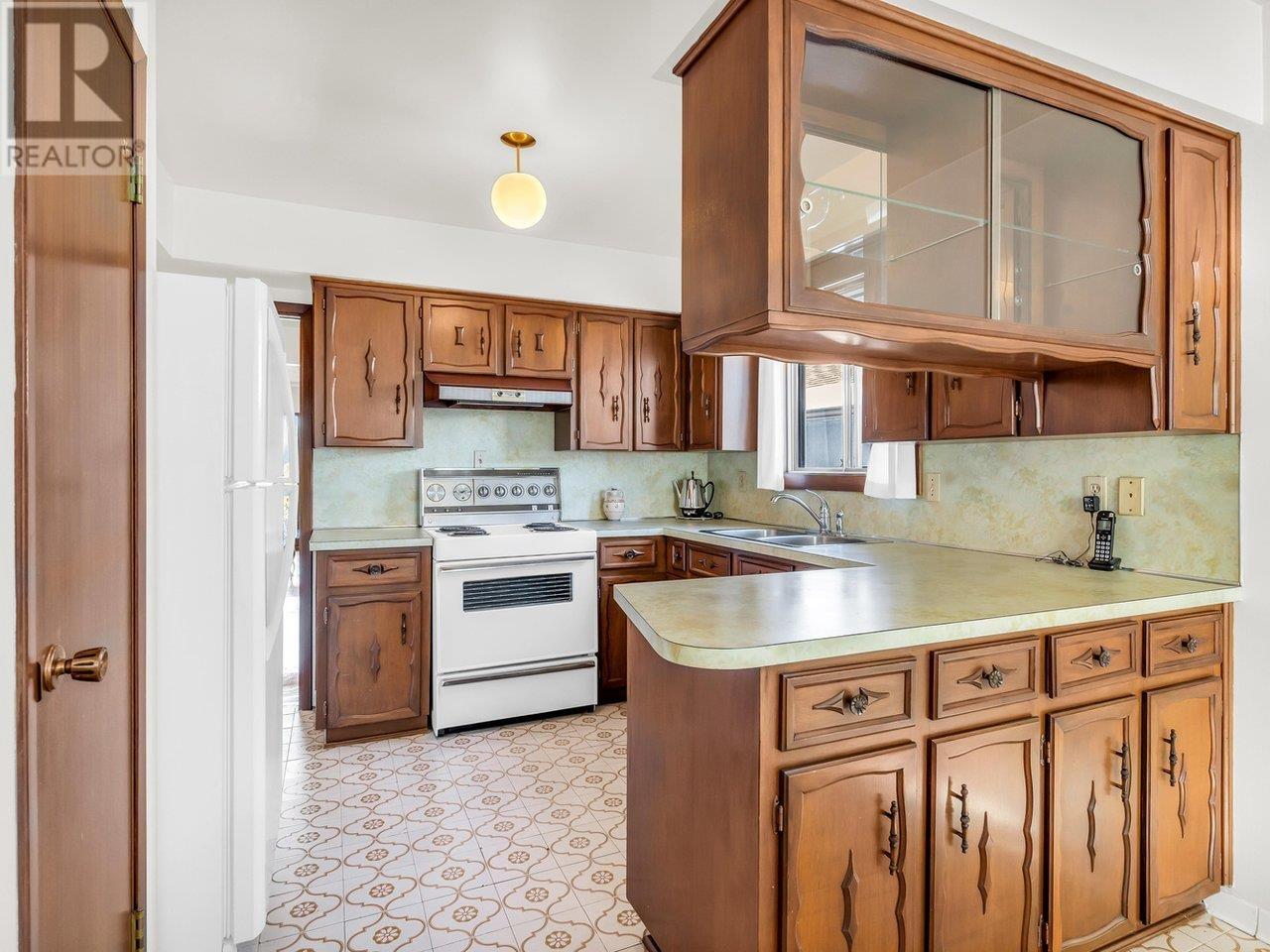 Listing Picture 16 of 40 : 3430 E 22ND AVENUE, Vancouver / 溫哥華 - 魯藝地產 Yvonne Lu Group - MLS Medallion Club Member