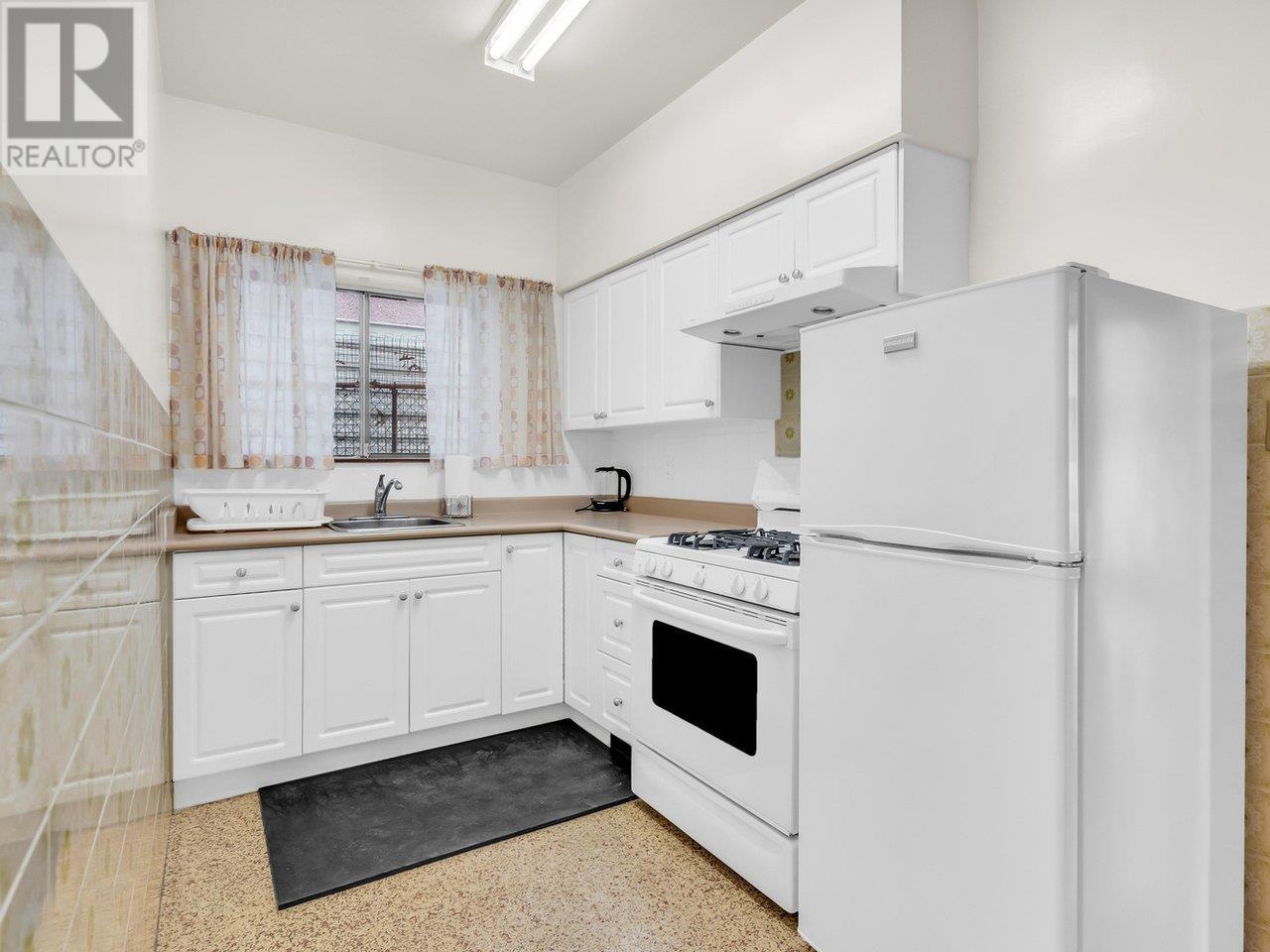 Listing Picture 30 of 40 : 3430 E 22ND AVENUE, Vancouver / 溫哥華 - 魯藝地產 Yvonne Lu Group - MLS Medallion Club Member