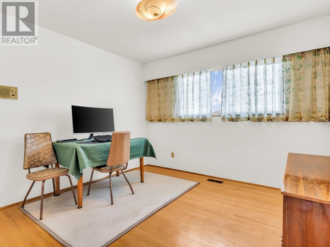 Listing Picture 25 of 40 : 3430 E 22ND AVENUE, Vancouver / 溫哥華 - 魯藝地產 Yvonne Lu Group - MLS Medallion Club Member