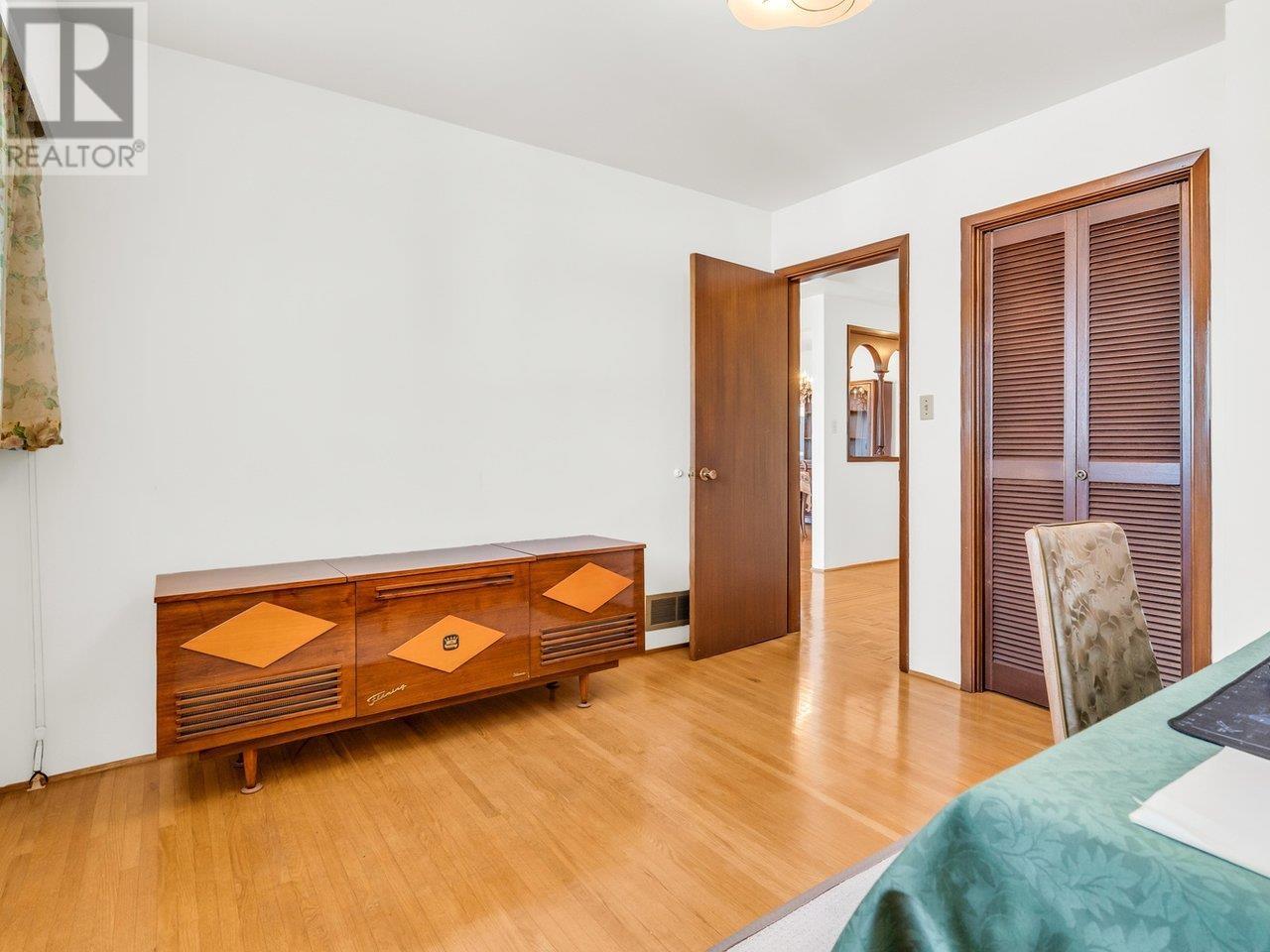 Listing Picture 26 of 40 : 3430 E 22ND AVENUE, Vancouver / 溫哥華 - 魯藝地產 Yvonne Lu Group - MLS Medallion Club Member