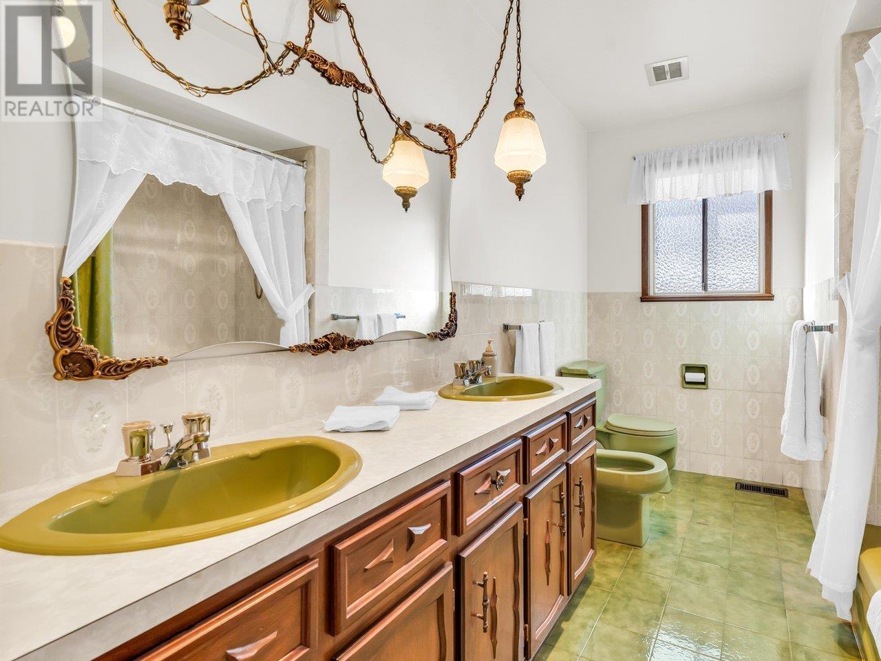 Listing Picture 22 of 40 : 3430 E 22ND AVENUE, Vancouver / 溫哥華 - 魯藝地產 Yvonne Lu Group - MLS Medallion Club Member