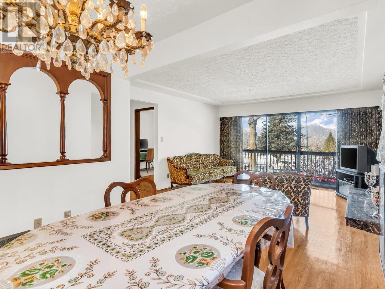 Listing Picture 12 of 40 : 3430 E 22ND AVENUE, Vancouver / 溫哥華 - 魯藝地產 Yvonne Lu Group - MLS Medallion Club Member