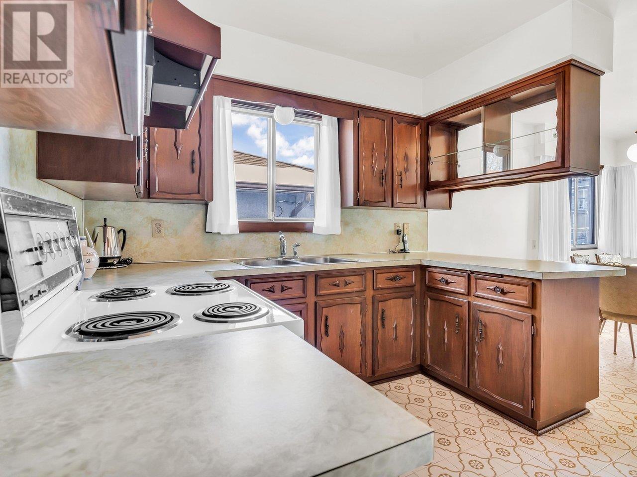 Listing Picture 17 of 40 : 3430 E 22ND AVENUE, Vancouver / 溫哥華 - 魯藝地產 Yvonne Lu Group - MLS Medallion Club Member