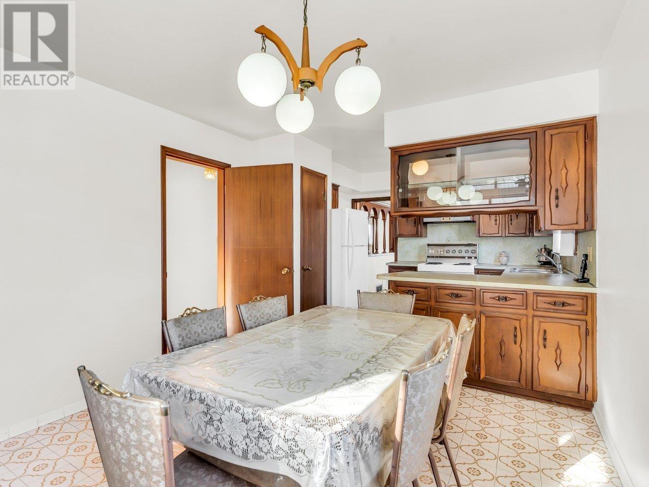 Listing Picture 15 of 40 : 3430 E 22ND AVENUE, Vancouver / 溫哥華 - 魯藝地產 Yvonne Lu Group - MLS Medallion Club Member