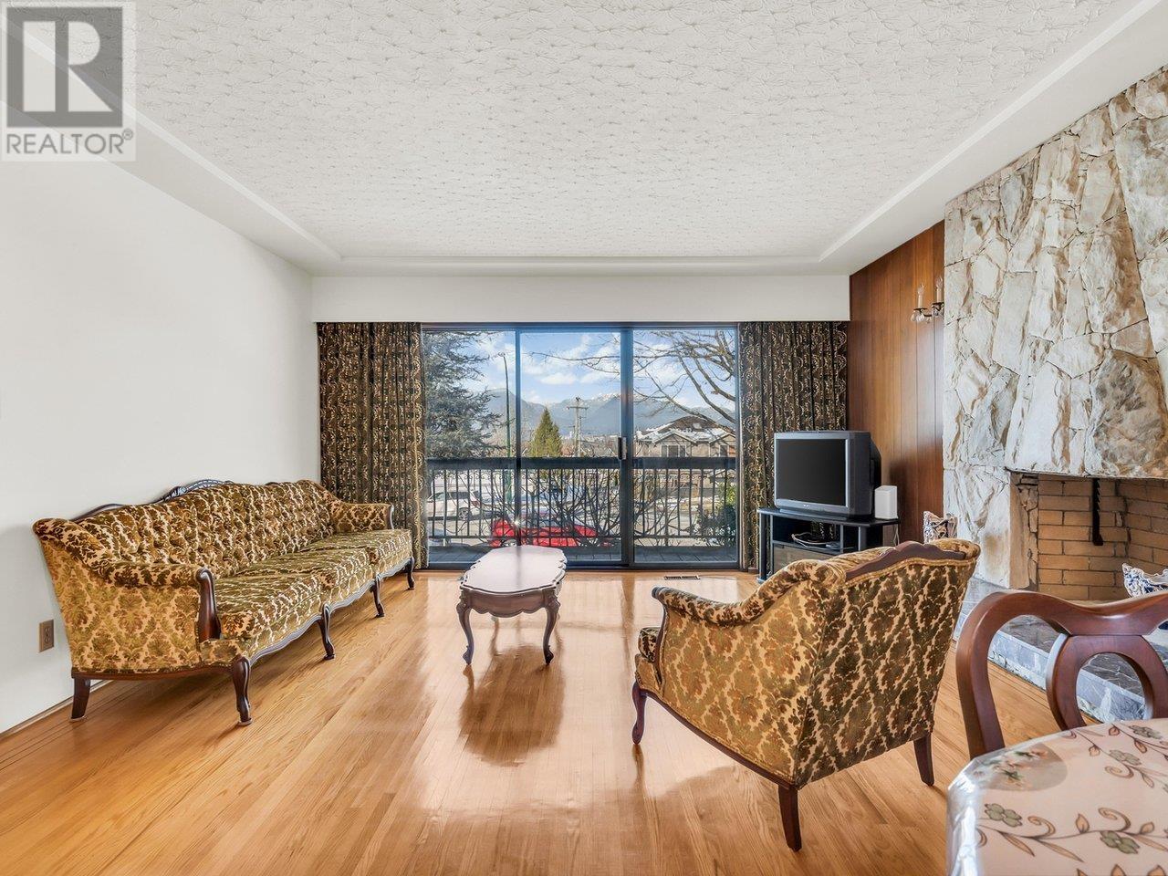 Listing Picture 13 of 40 : 3430 E 22ND AVENUE, Vancouver / 溫哥華 - 魯藝地產 Yvonne Lu Group - MLS Medallion Club Member