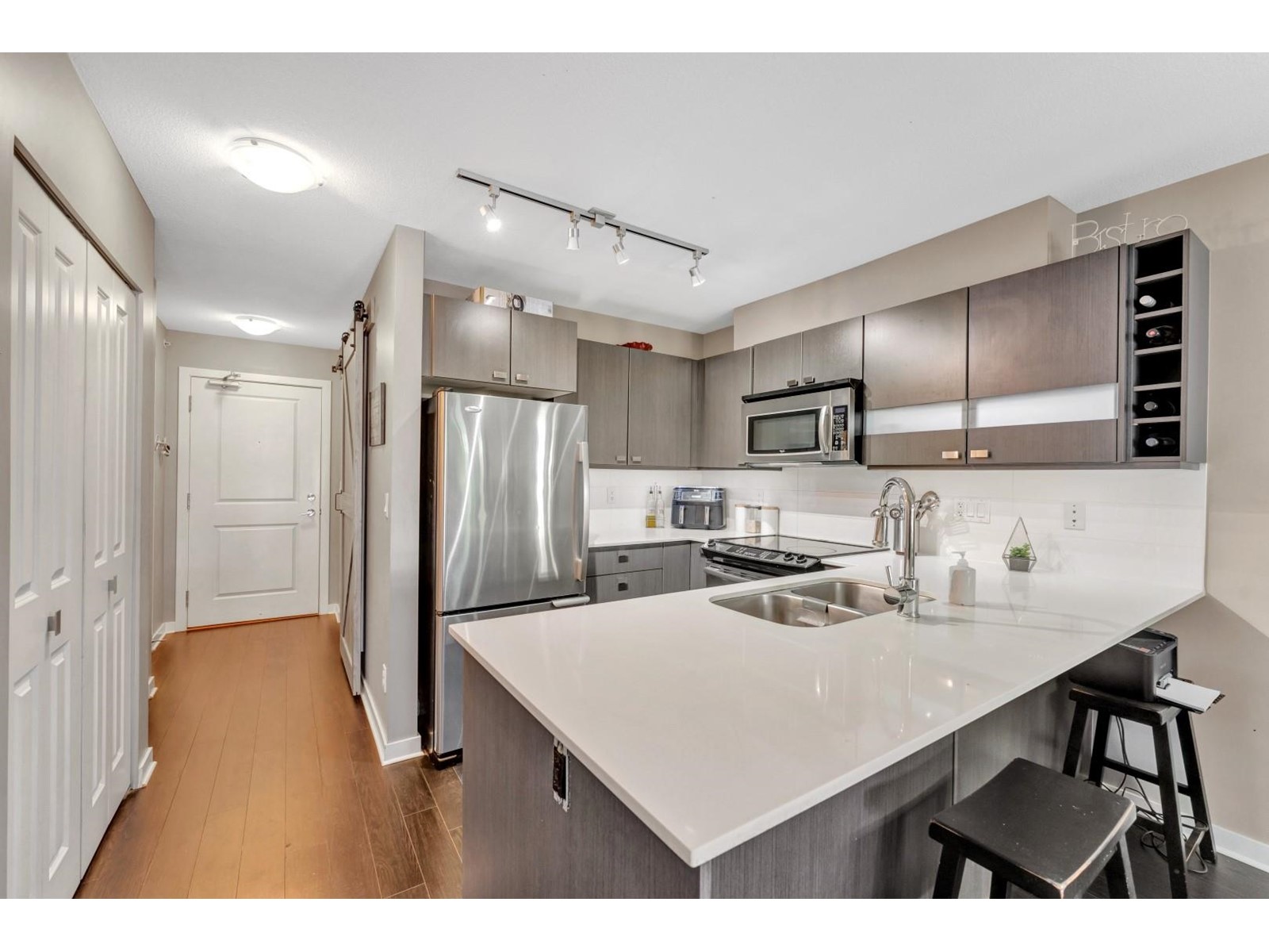 Property at 415 21009 56 AVENUE image 4