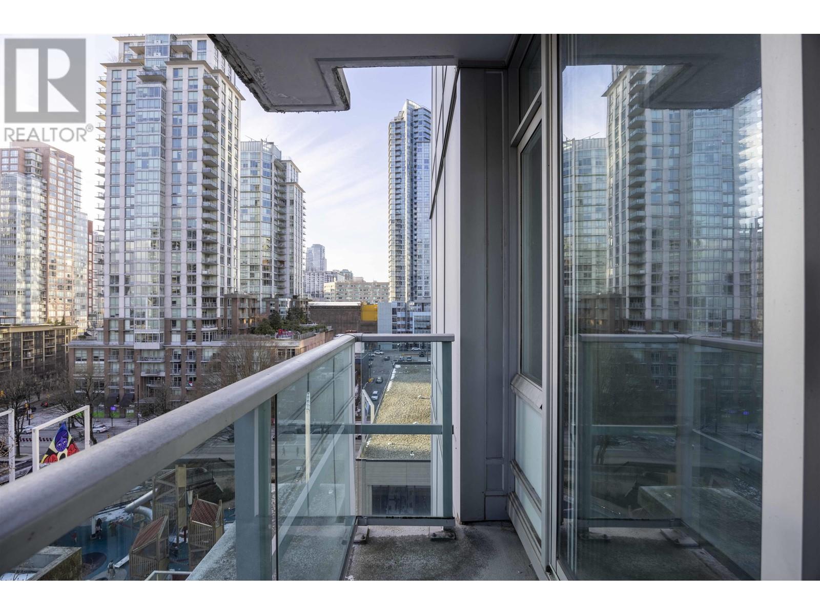 Listing Picture 18 of 25 : 808 833 HOMER STREET, Vancouver / 溫哥華 - 魯藝地產 Yvonne Lu Group - MLS Medallion Club Member