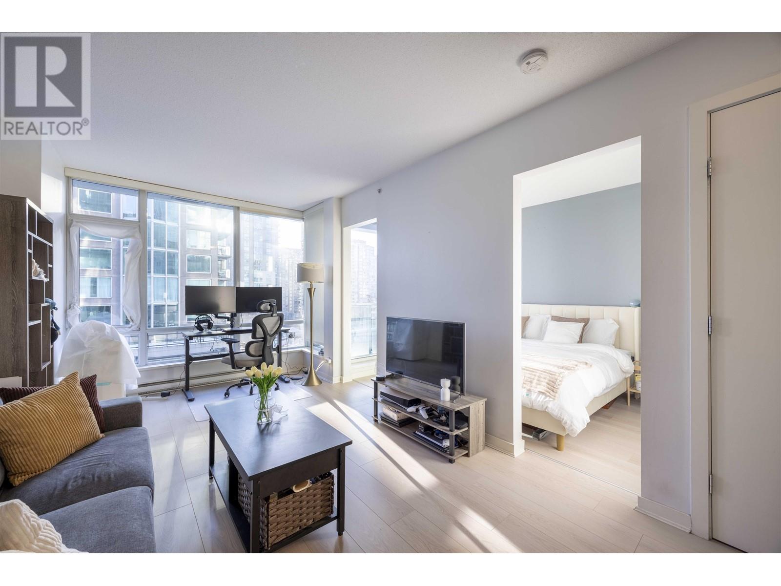 Listing Picture 4 of 25 : 808 833 HOMER STREET, Vancouver / 溫哥華 - 魯藝地產 Yvonne Lu Group - MLS Medallion Club Member