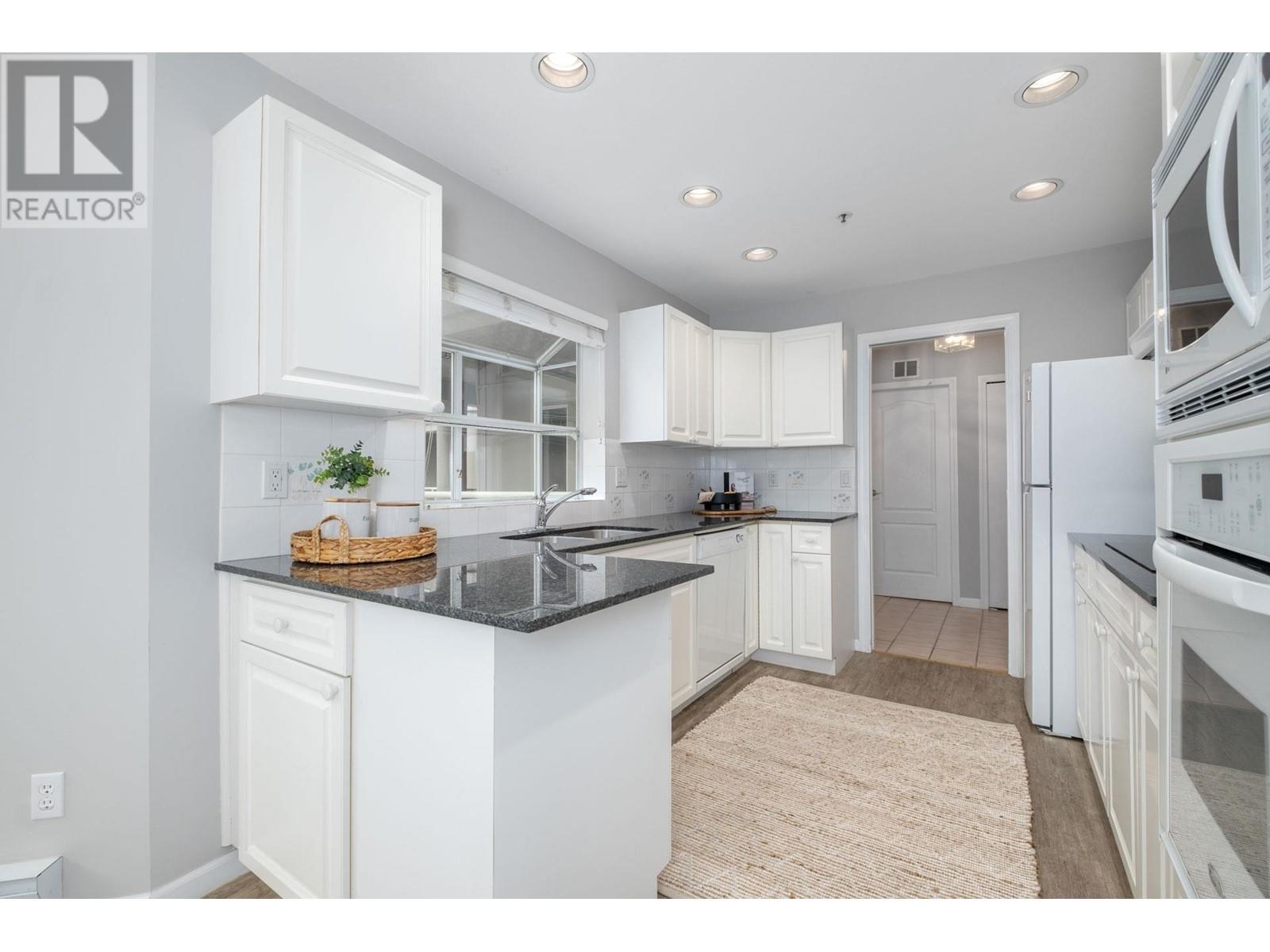 Listing Picture 11 of 27 : 216 7600 MOFFATT ROAD, Richmond / 烈治文 - 魯藝地產 Yvonne Lu Group - MLS Medallion Club Member