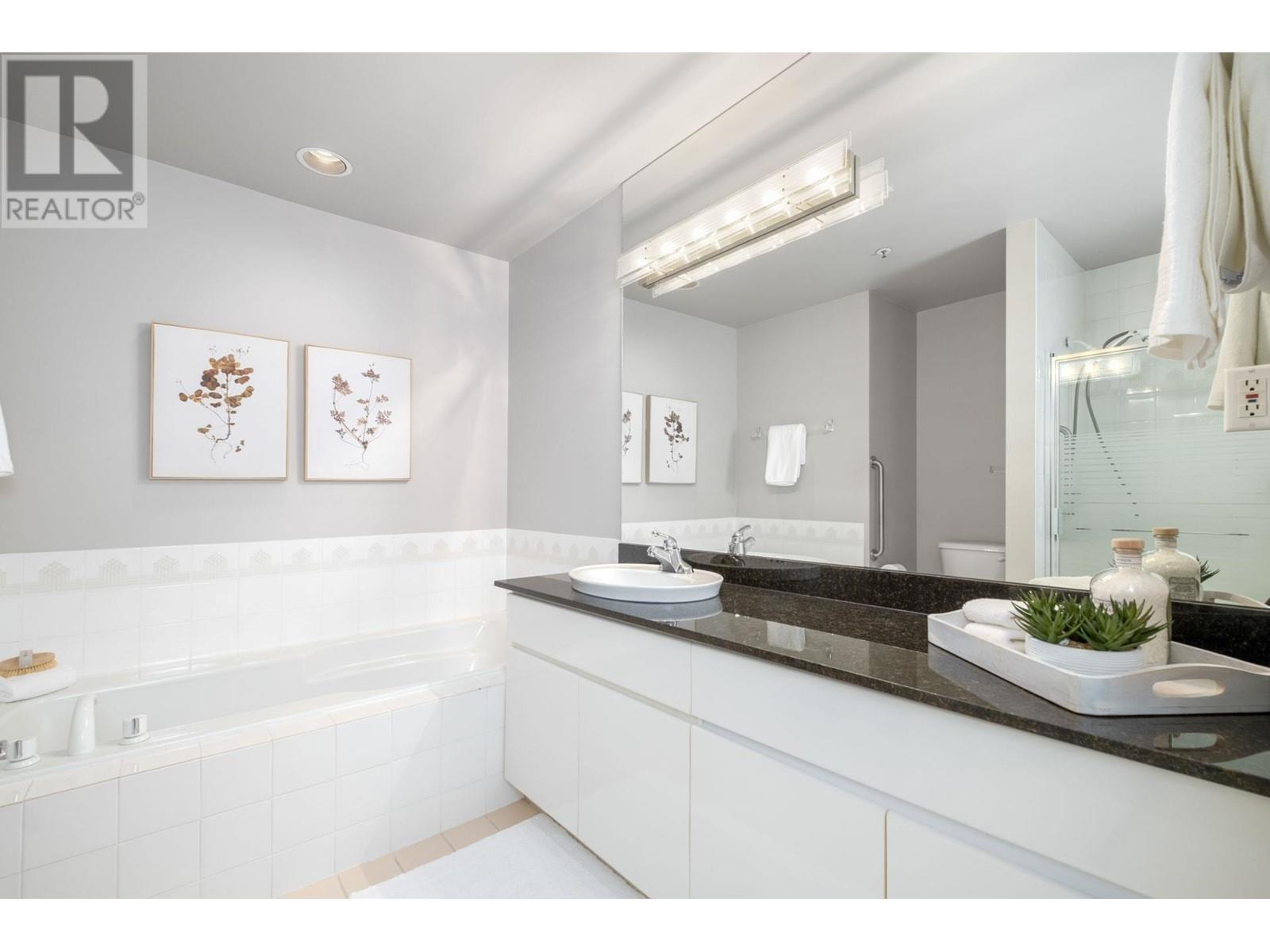 Listing Picture 16 of 27 : 216 7600 MOFFATT ROAD, Richmond / 烈治文 - 魯藝地產 Yvonne Lu Group - MLS Medallion Club Member