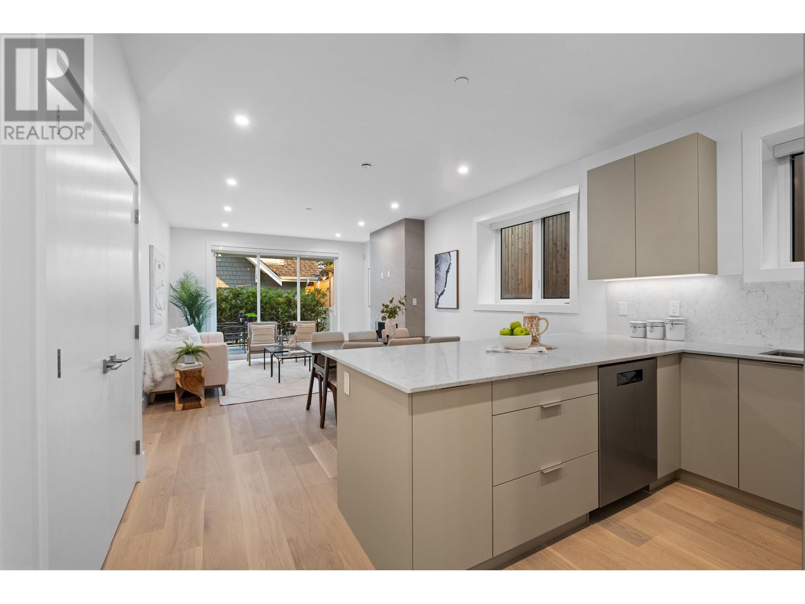 Listing Picture 10 of 22 : 2018 E 6TH AVENUE, Vancouver / 溫哥華 - 魯藝地產 Yvonne Lu Group - MLS Medallion Club Member