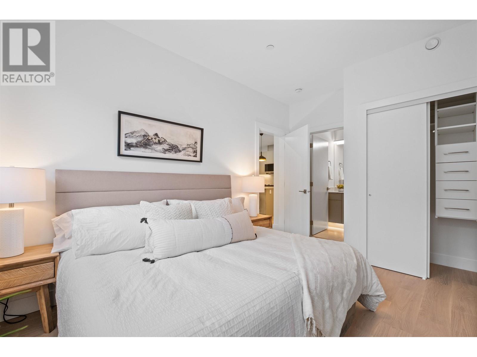 Listing Picture 13 of 22 : 2018 E 6TH AVENUE, Vancouver / 溫哥華 - 魯藝地產 Yvonne Lu Group - MLS Medallion Club Member